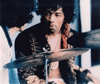 Jimi dándole a las baquetas...