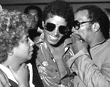 Con su madre y Quincy Jones