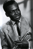 Retrato de estudio de Miles Davis a finales de los años 1940